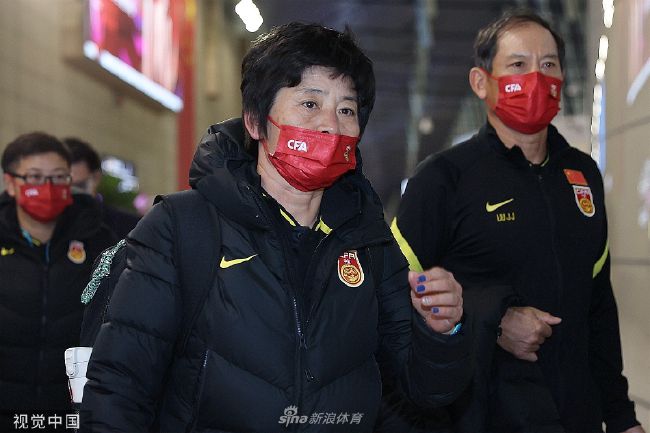 俄然呈现在野原家眼前的时候和空间查询拜访员,说时空产生了扭曲，不该存在的怪兽从怪兽的世界进进了实际世界。怪兽呈现3分钟后。3分钟后的将来阿谁怪兽不被打垮,在实际里怪兽要呈现！为了抵抗世界衰亡，野原一家担负了地球防卫这个重年夜任务。可是，持续不竭壮大的怪兽从后边起头呈现，垂垂实际世界变得危险…